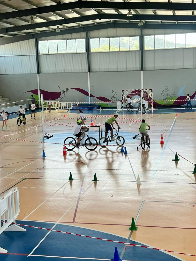 Programa Férias de verão no Colégio Santo André 💚 Aprender a andar de bicicleta 🚴.Ateliê de Cr.jpg